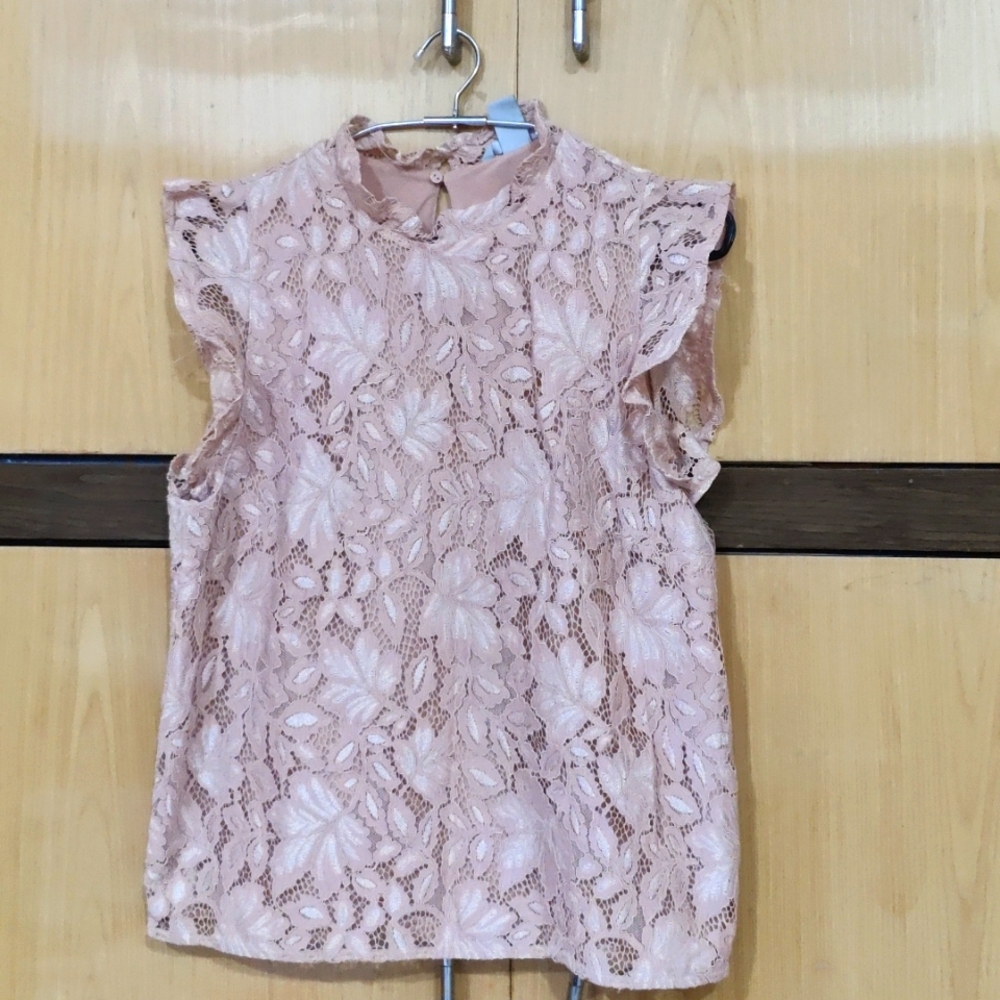 ❌❌sold❌❌H&M lace top - Picture 1 of 4